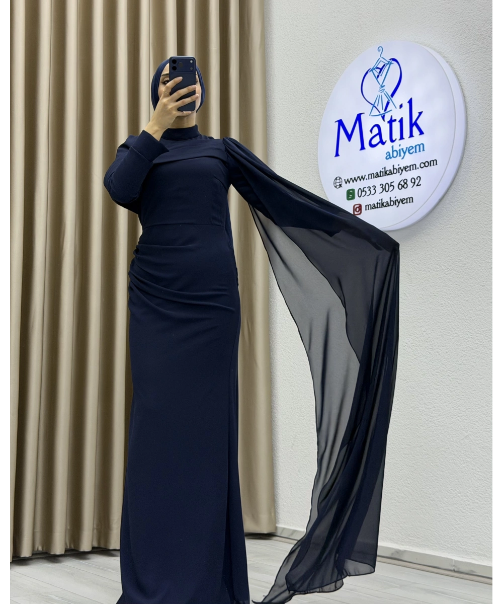 Drapeli Detaylı Dökümlü Uzun Elbise