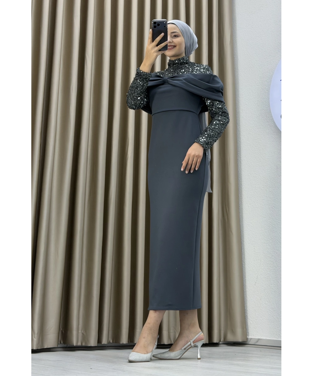 Drapeli Göğüs Detaylı, Payet İşlemeli Uzun Kollu Dik Yaka Kalem Kesim Şık Abiye Elbise