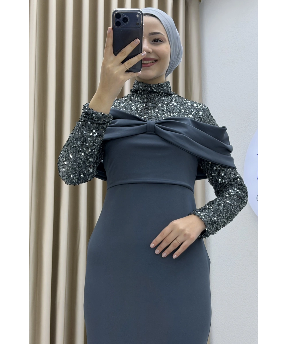 Drapeli Göğüs Detaylı, Payet İşlemeli Uzun Kollu Dik Yaka Kalem Kesim Şık Abiye Elbise