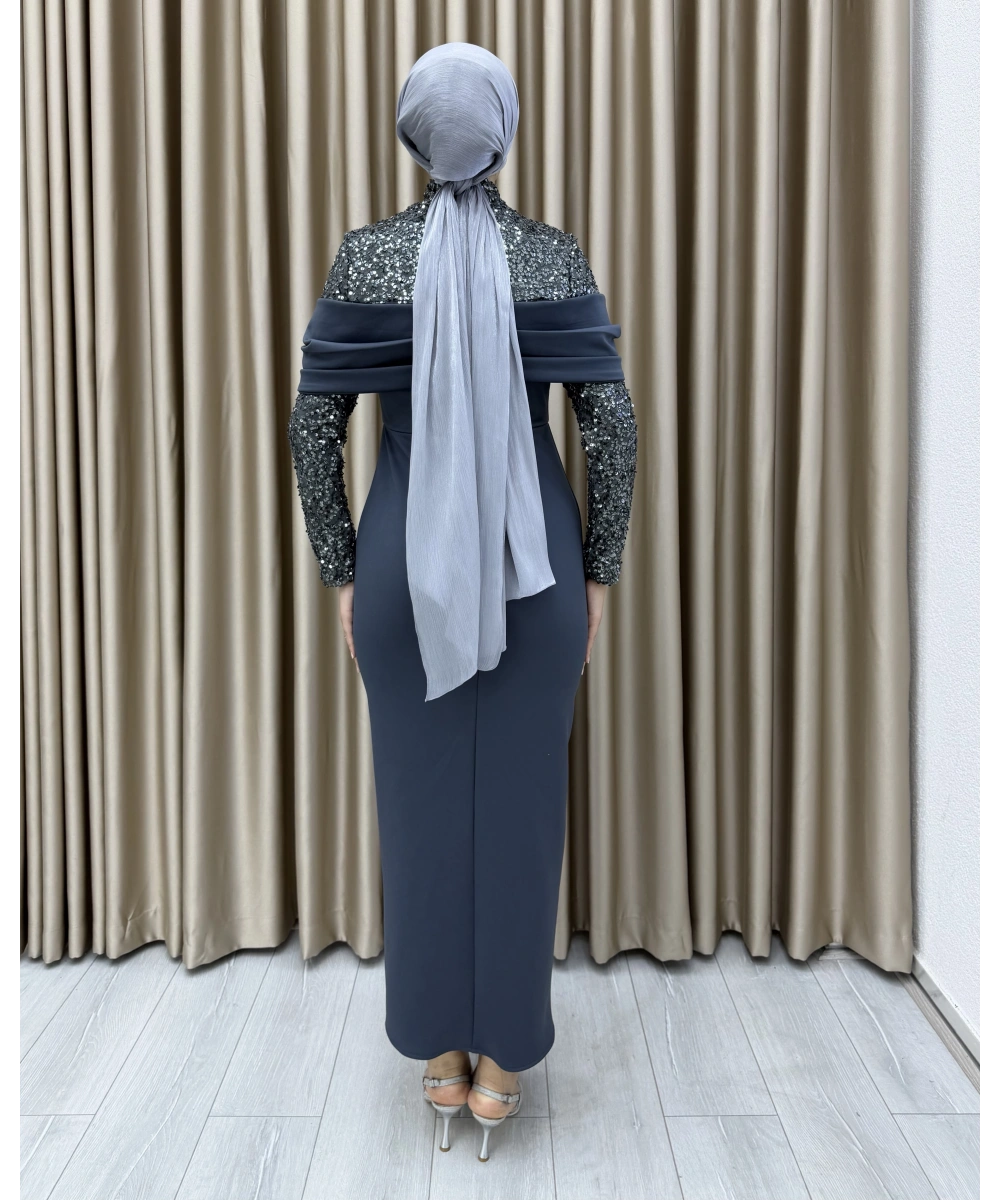 Drapeli Göğüs Detaylı, Payet İşlemeli Uzun Kollu Dik Yaka Kalem Kesim Şık Abiye Elbise