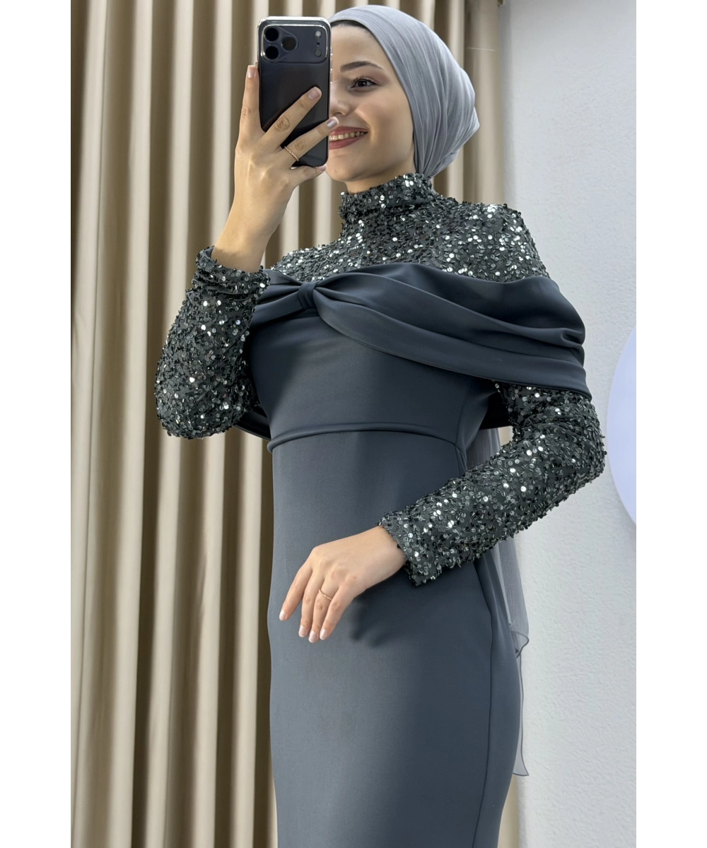 Drapeli Göğüs Detaylı, Payet İşlemeli Uzun Kollu Dik Yaka Kalem Kesim Şık Abiye Elbise