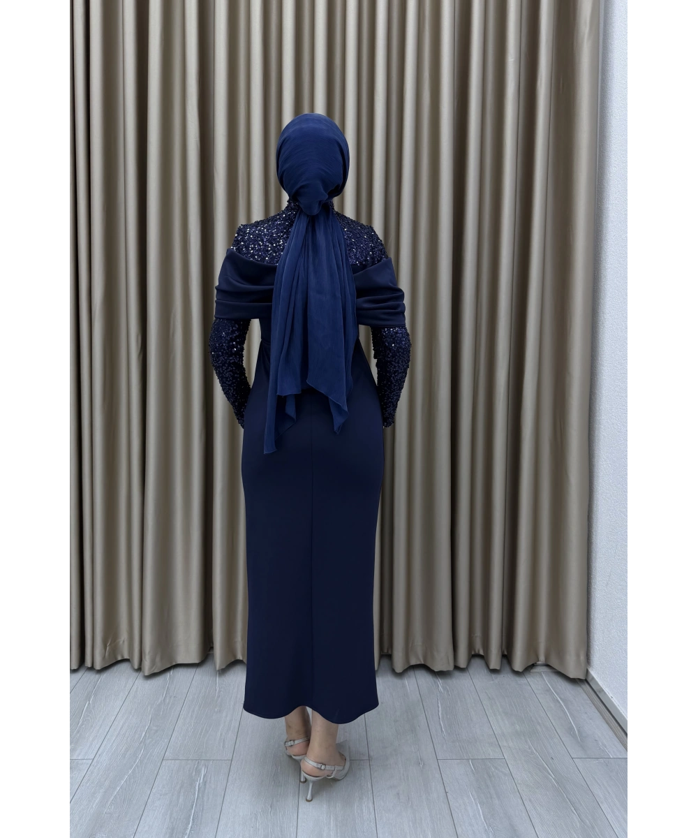 Drapeli Göğüs Detaylı, Payet İşlemeli Uzun Kollu Dik Yaka Kalem Kesim Şık Abiye Elbise