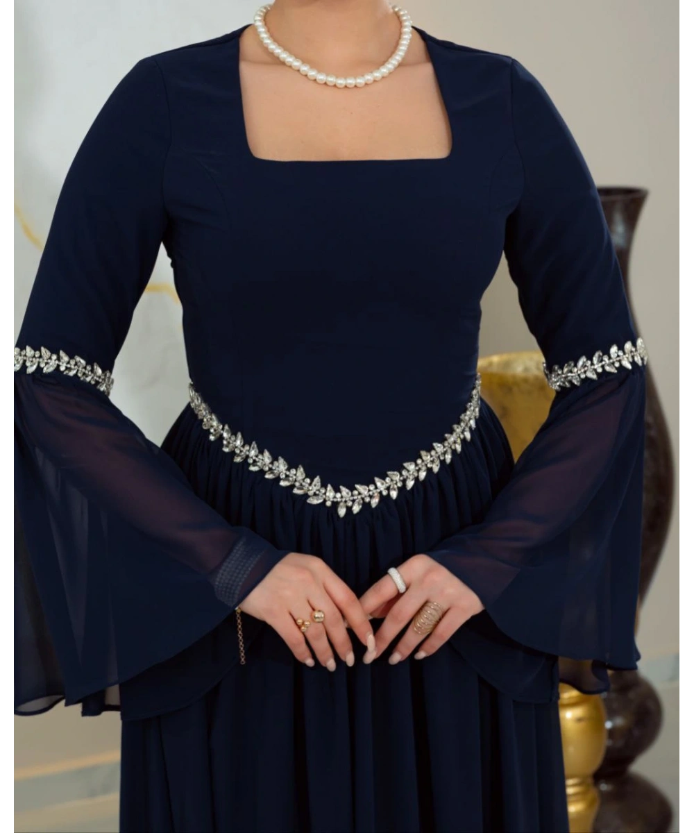 İnci Detaylı Şifon Kol Tasarımlı Uzun Lacivert Abiye Elbise