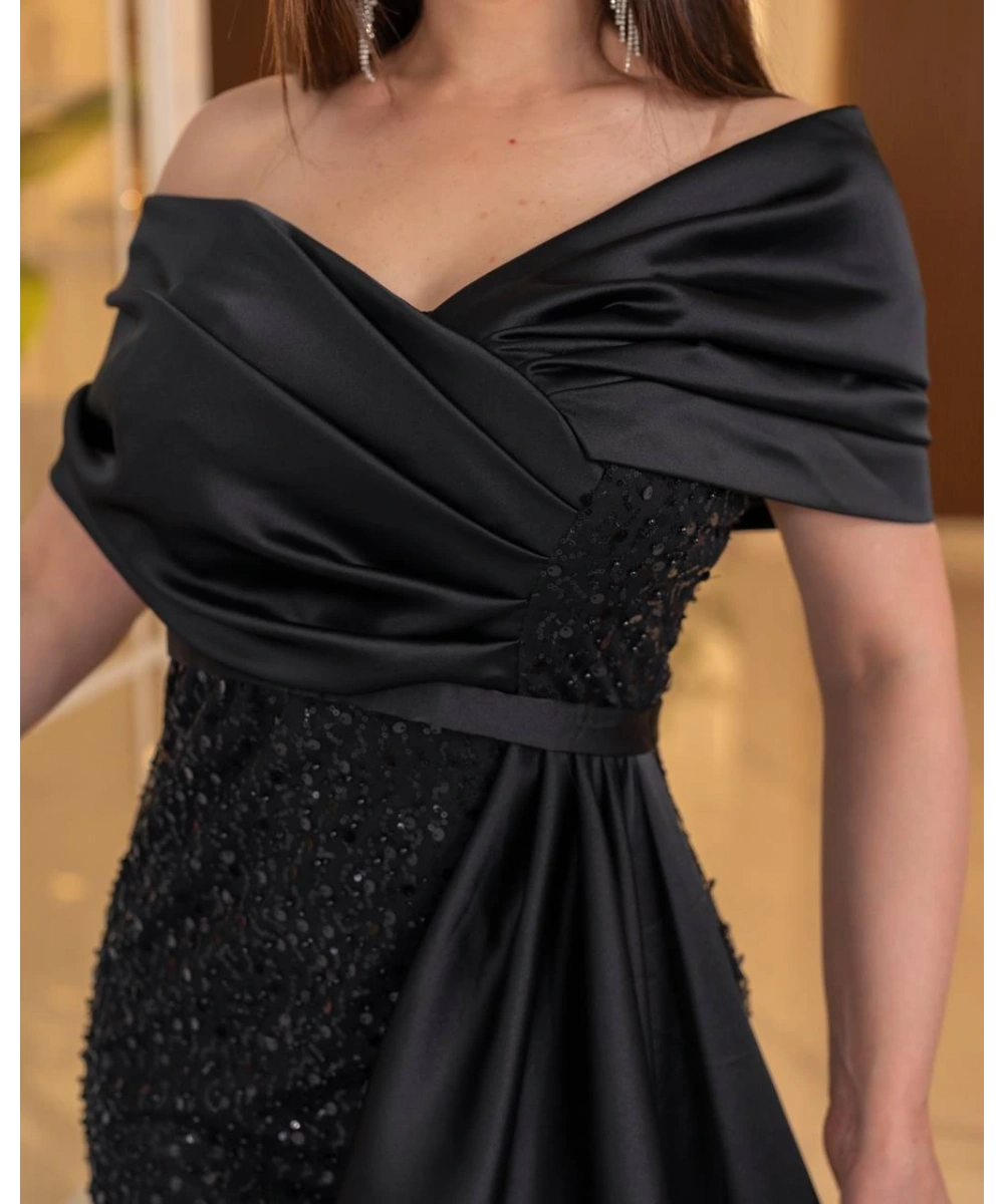 İncili Payet Saten Tasarım Yırtmaçlı Kolsuz Pelerinli Elbise Abiye