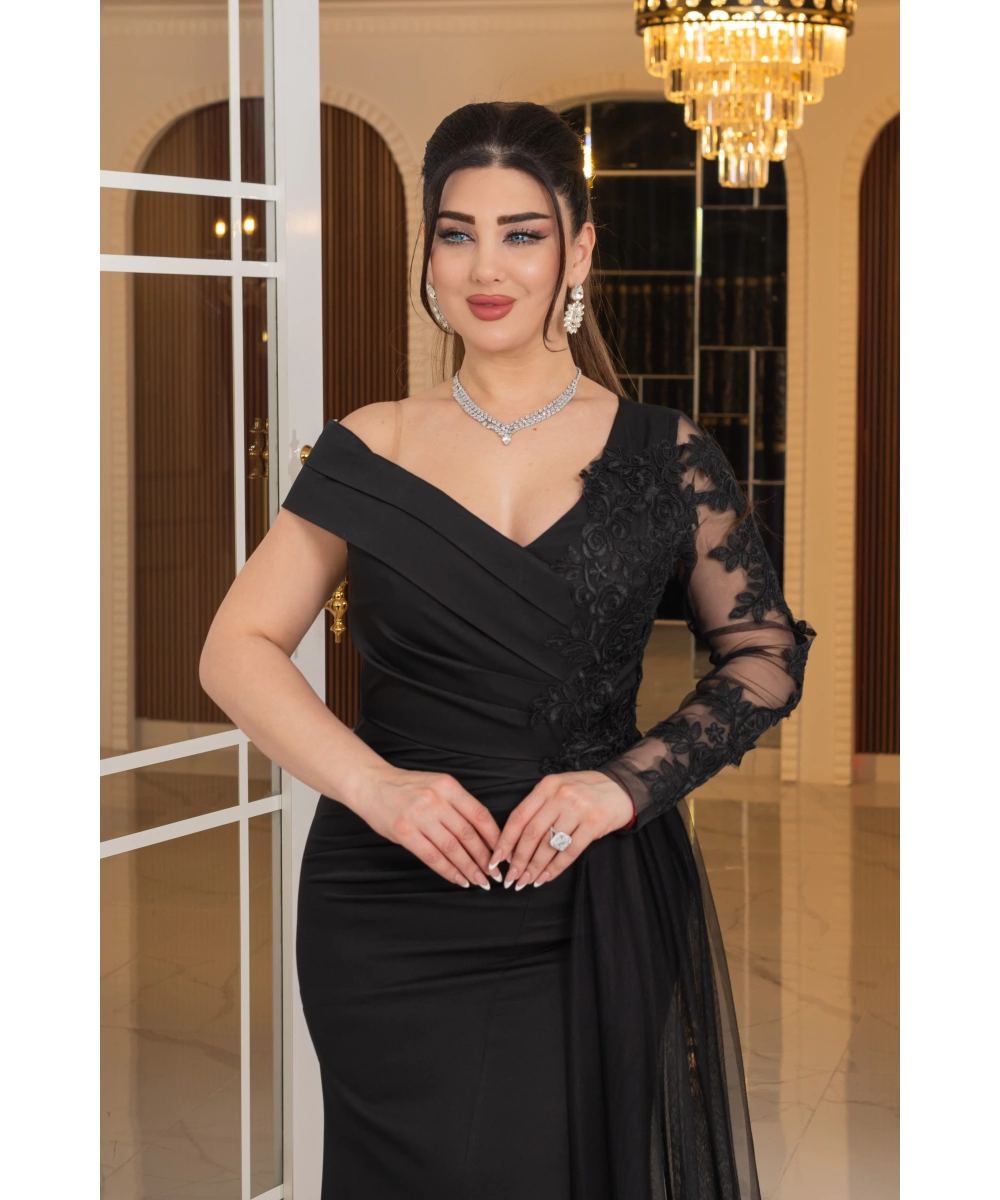 İthal Atlas Tasarım Tül Güpür Dantel Aksesuarlı Yırtmaçlı Uzun Elbise Abiye