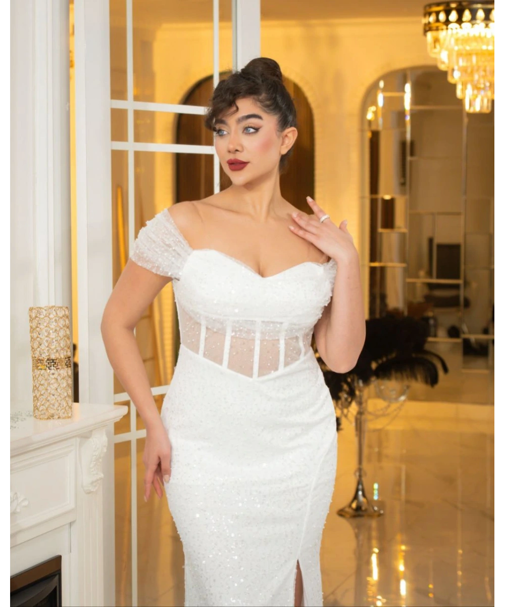 Omzu Açık Dantel Detaylı Işıltılı Uzun Abiye Elbise