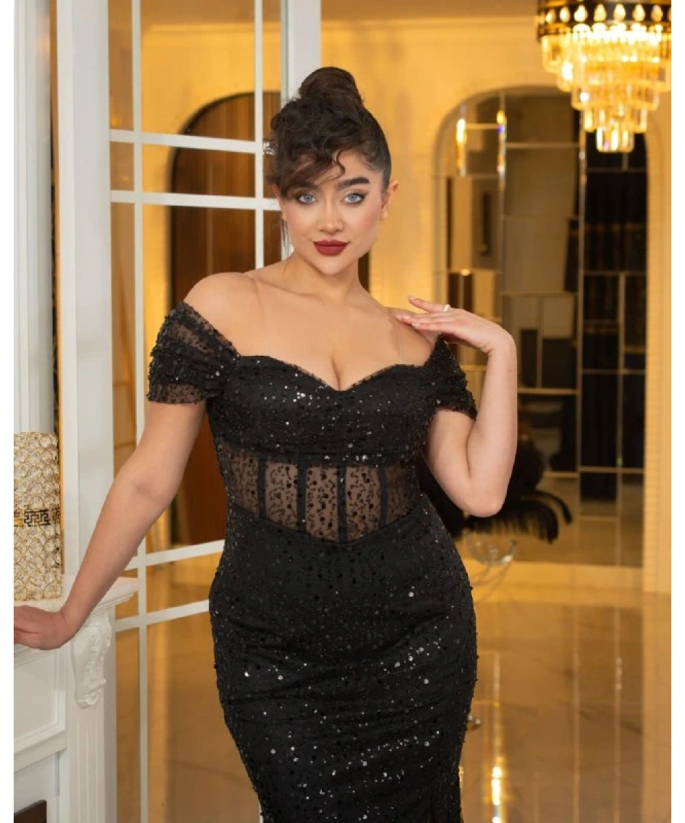 Omzu Açık Dantel Detaylı Işıltılı Uzun Abiye Elbise