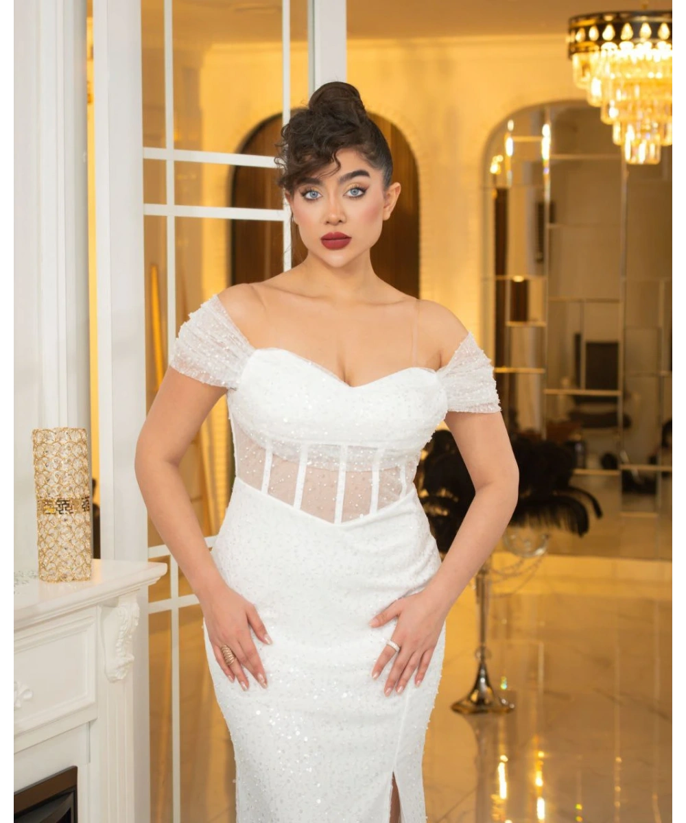 Omzu Açık Dantel Detaylı Işıltılı Uzun Abiye Elbise