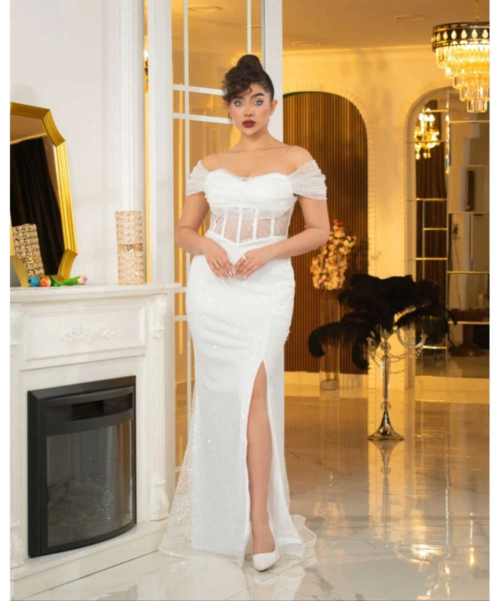 Omzu Açık Dantel Detaylı Işıltılı Uzun Abiye Elbise