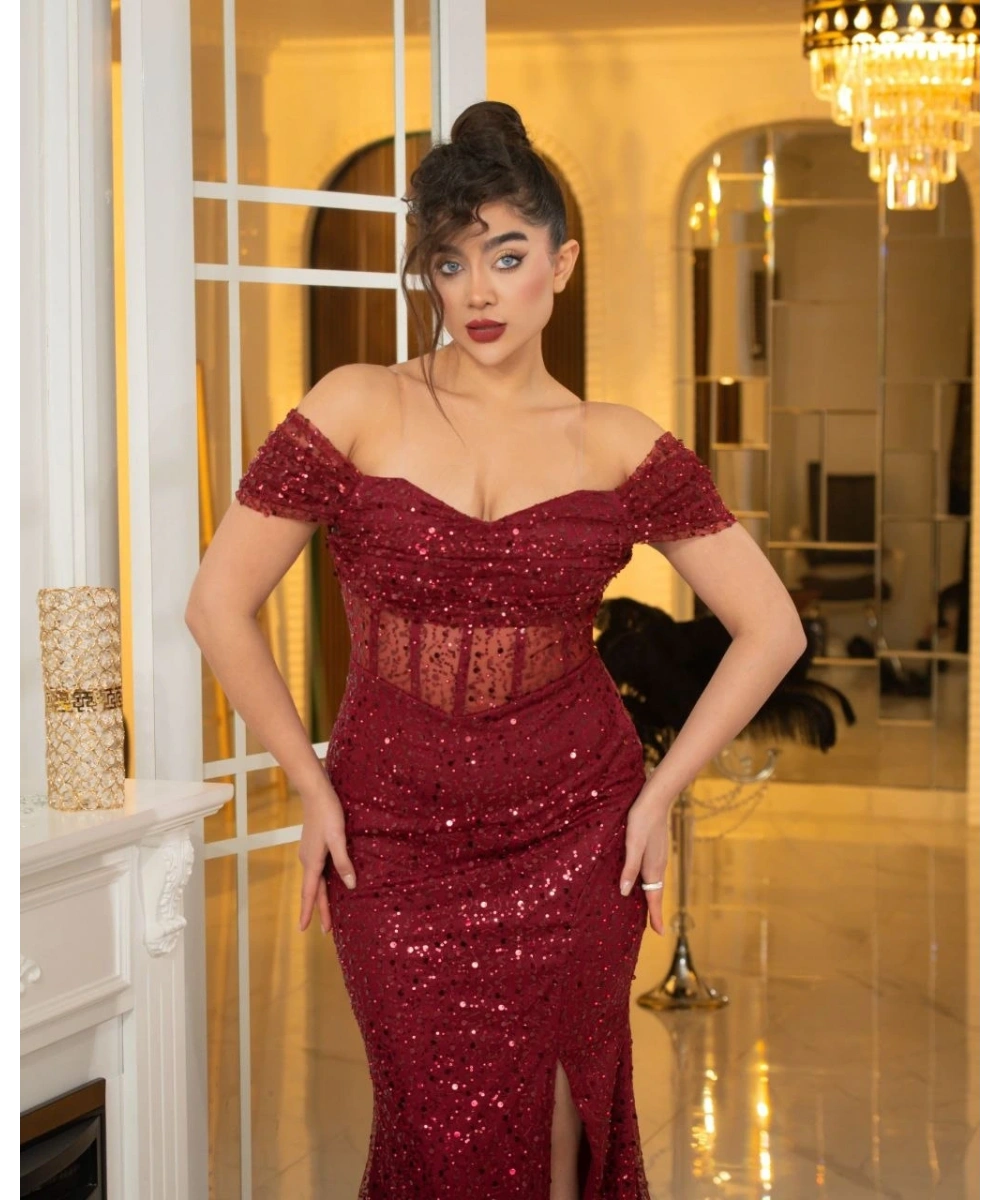 Omzu Açık Dantel Detaylı Işıltılı Uzun Abiye Elbise