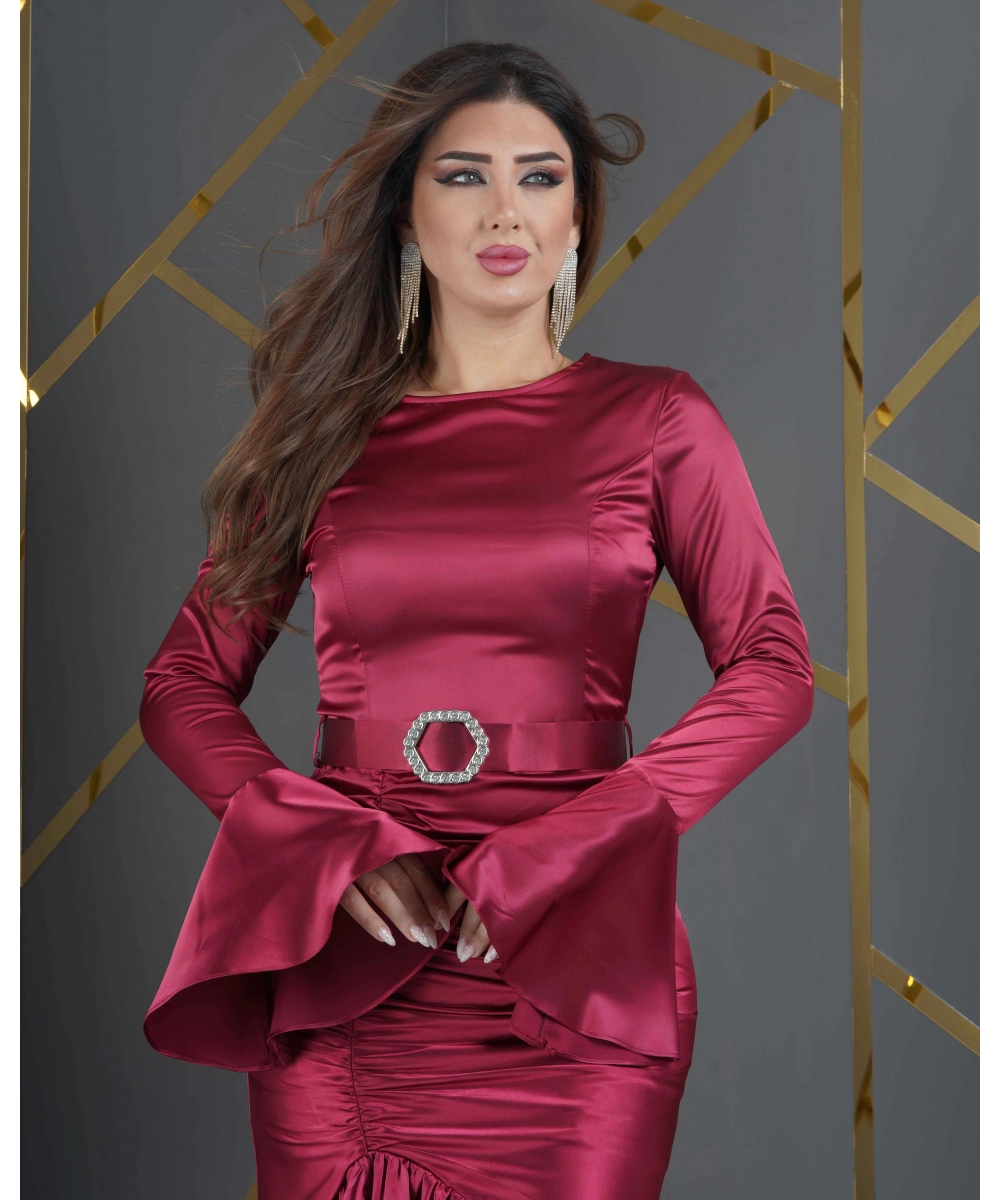 Saten Tasarım Bel Altı Pileli Önü Kısa Kol Uçları Pelerinli Kemerli Elbise Abiye