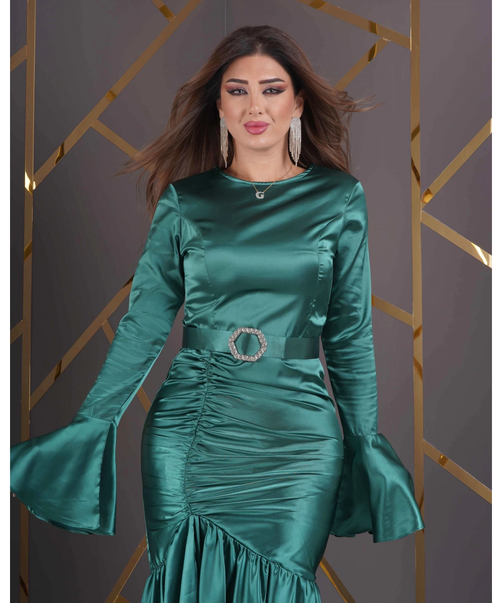 Saten Tasarım Bel Altı Pileli Önü Kısa Kol Uçları Pelerinli Kemerli Elbise Abiye