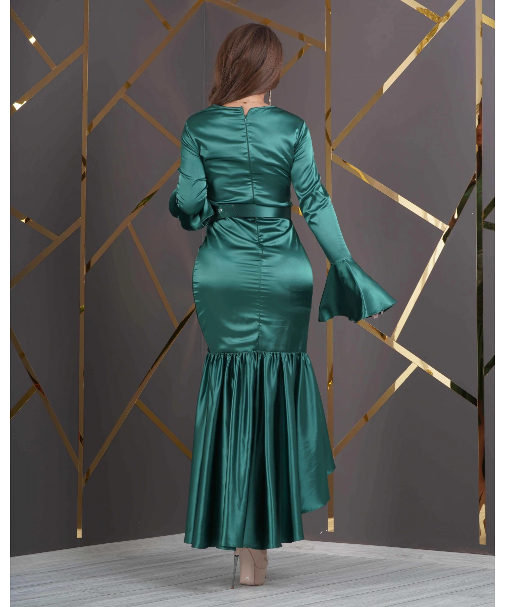 Saten Tasarım Bel Altı Pileli Önü Kısa Kol Uçları Pelerinli Kemerli Elbise Abiye