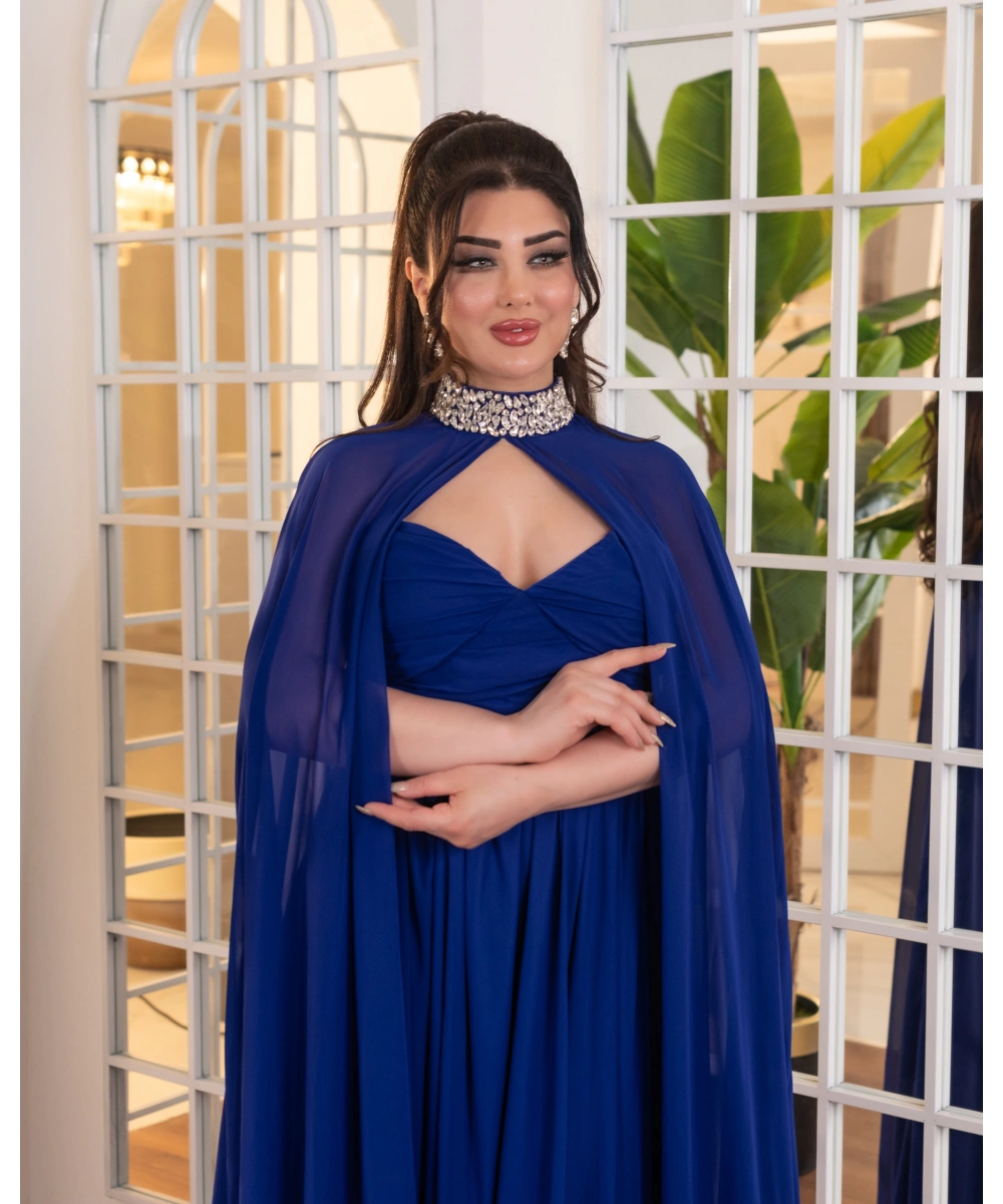 Taş İşlemeli Yaka Detaylı Şifon Pelerinli Uzun Abiye Elbise