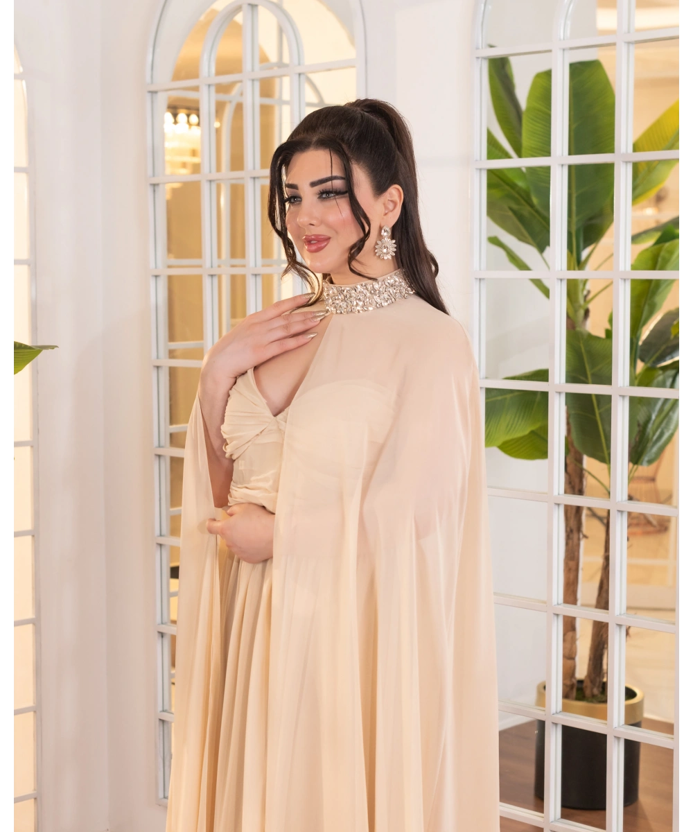 Taş İşlemeli Yaka Detaylı Şifon Pelerinli Uzun Abiye Elbise