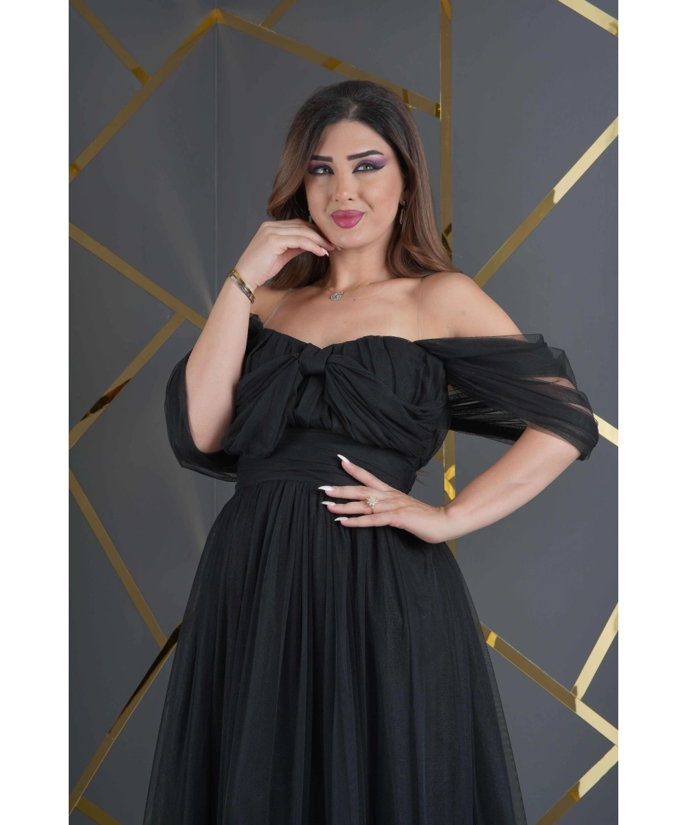 Tül Tasarım Omuz Göğüs Dekolteli Eteği Kat Kat Uzun Abiye