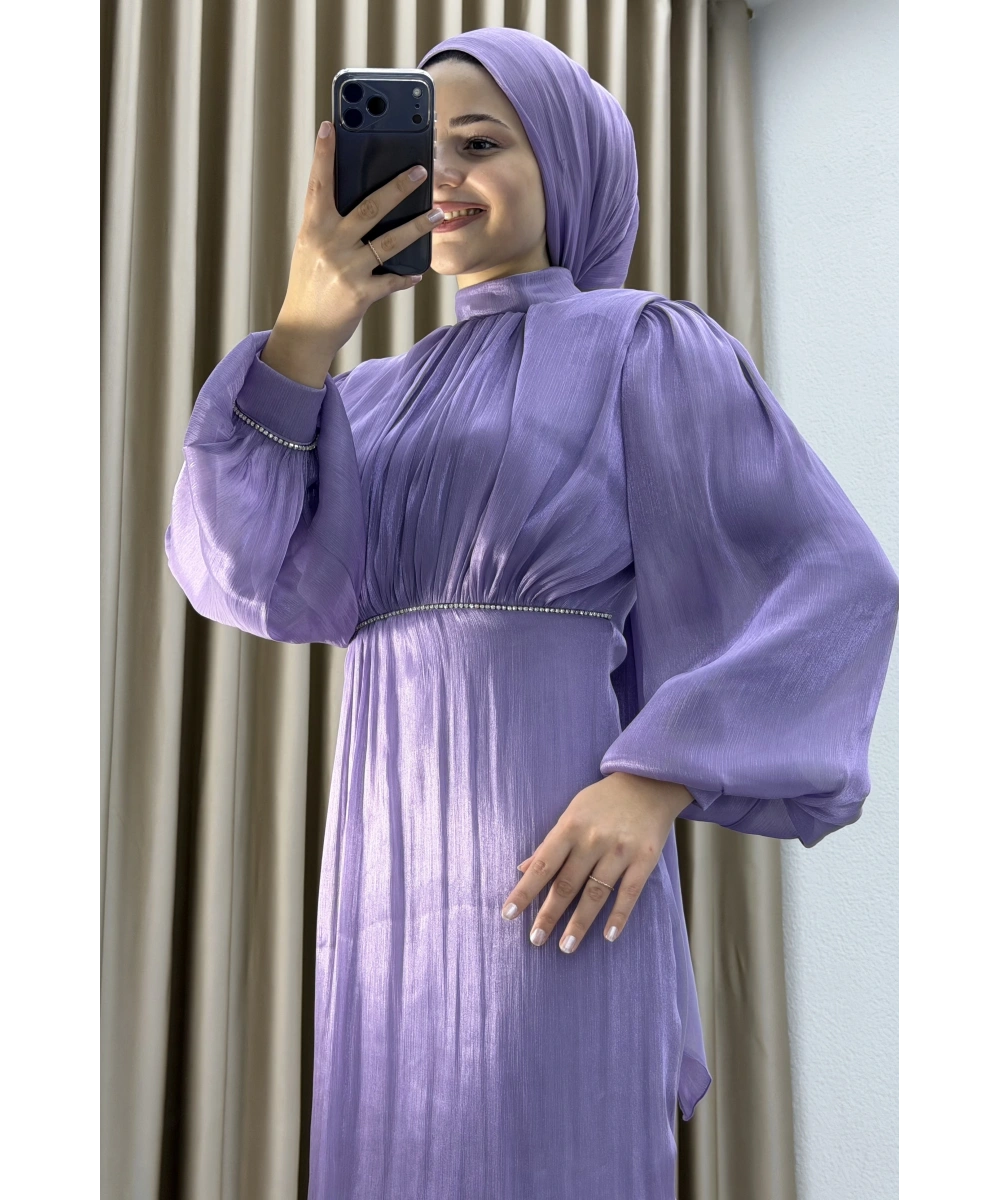 Yüksek Yaka, Bel Taş Detaylı, Uzun Kollu, Dökümlü Şifon Uzun Abiye Elbise