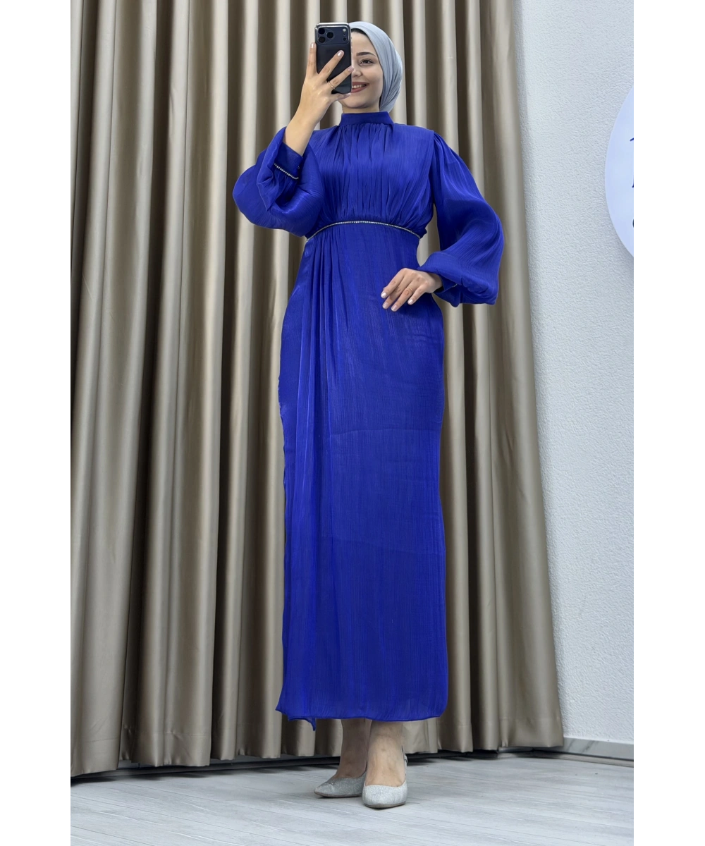 Yüksek Yaka, Bel Taş Detaylı, Uzun Kollu, Dökümlü Şifon Uzun Abiye Elbise