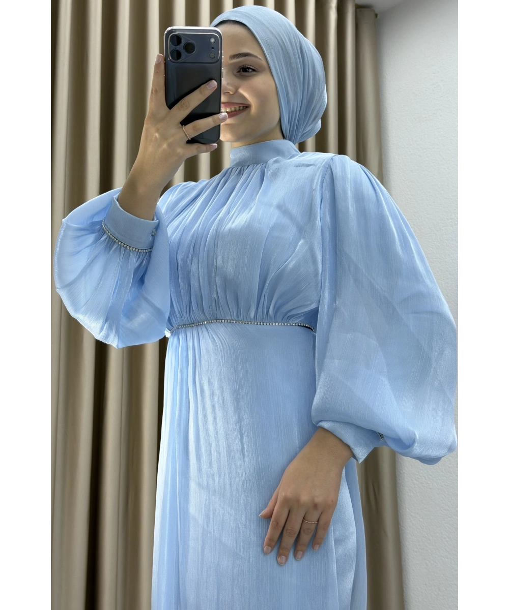 Yüksek Yaka, Bel Taş Detaylı, Uzun Kollu, Dökümlü Şifon Uzun Abiye Elbise