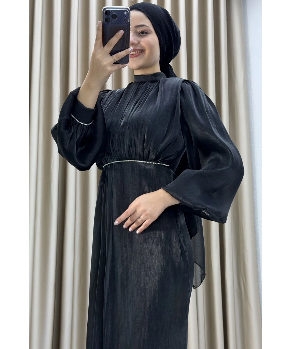 Yüksek Yaka, Bel Taş Detaylı, Uzun Kollu, Dökümlü Şifon Uzun Abiye Elbise