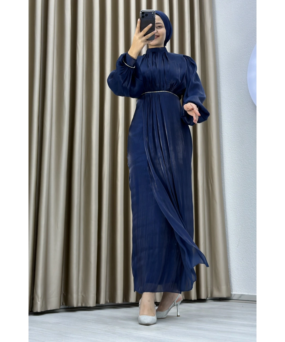 Yüksek Yaka, Bel Taş Detaylı, Uzun Kollu, Dökümlü Şifon Uzun Abiye Elbise