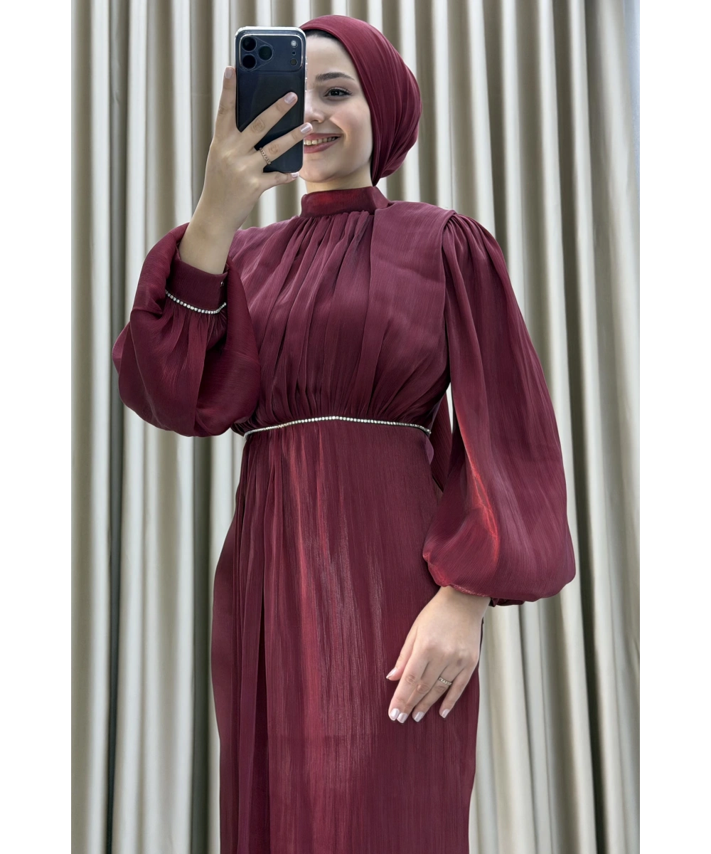 Yüksek Yaka, Bel Taş Detaylı, Uzun Kollu, Dökümlü Şifon Uzun Abiye Elbise