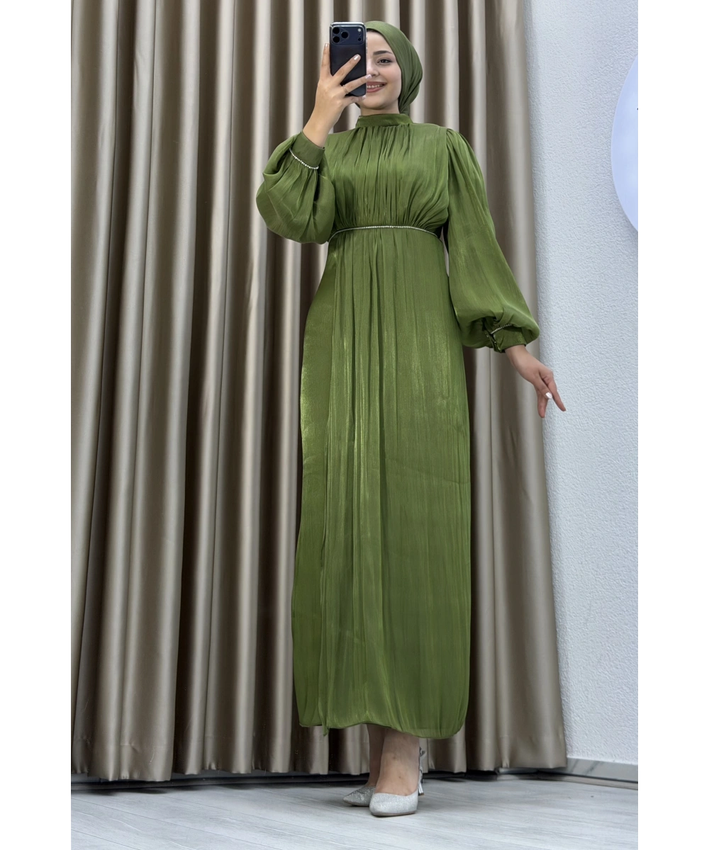 Yüksek Yaka, Bel Taş Detaylı, Uzun Kollu, Dökümlü Şifon Uzun Abiye Elbise