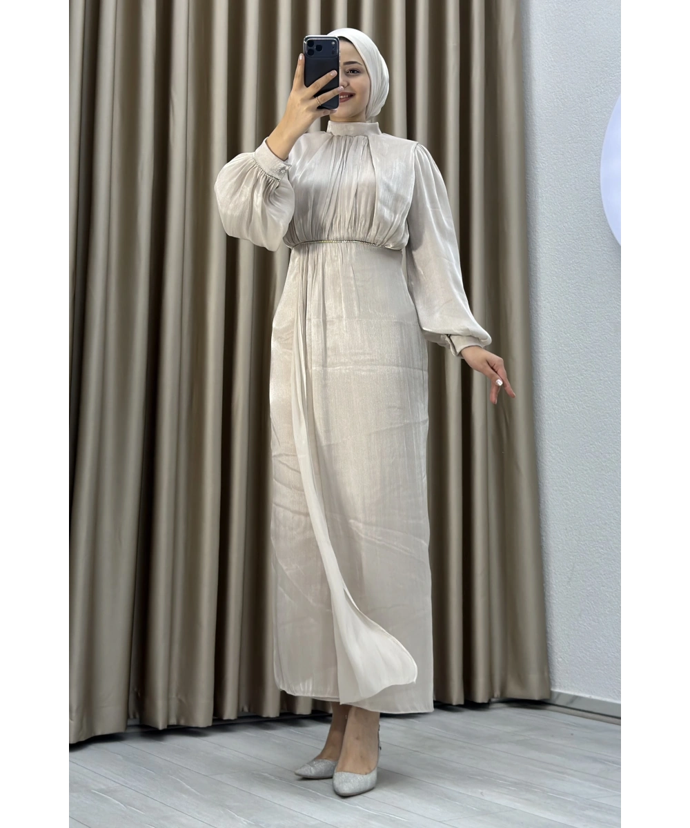 Yüksek Yaka, Bel Taş Detaylı, Uzun Kollu, Dökümlü Şifon Uzun Abiye Elbise