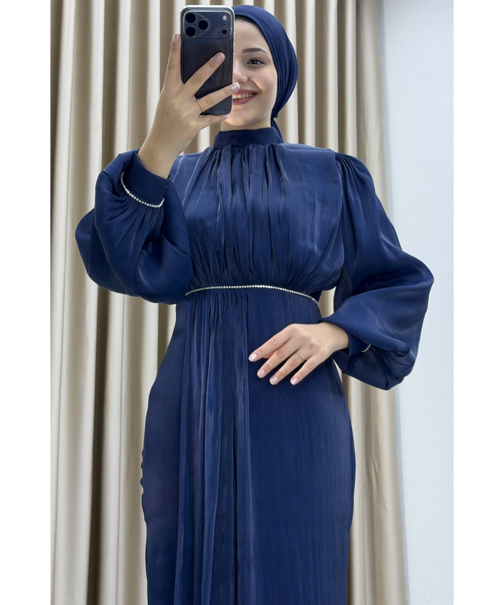 Yüksek Yaka, Bel Taş Detaylı, Uzun Kollu, Dökümlü Şifon Uzun Abiye Elbise