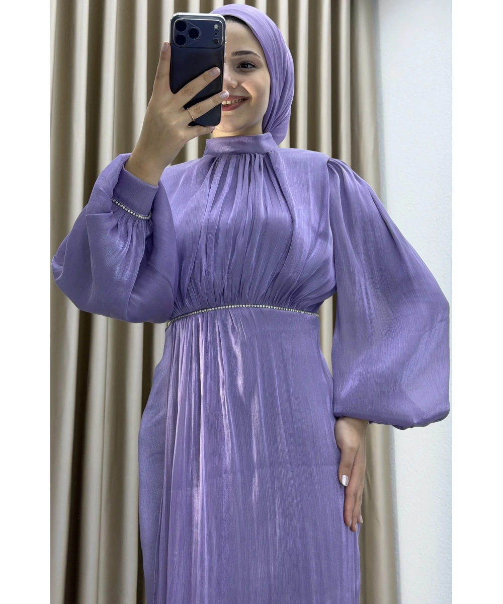 Yüksek Yaka, Bel Taş Detaylı, Uzun Kollu, Dökümlü Şifon Uzun Abiye Elbise