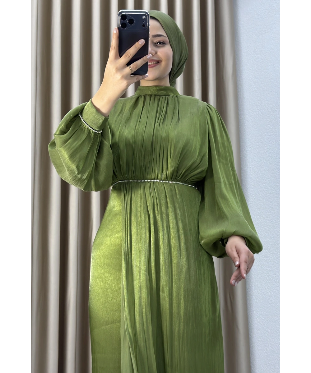 Yüksek Yaka, Bel Taş Detaylı, Uzun Kollu, Dökümlü Şifon Uzun Abiye Elbise