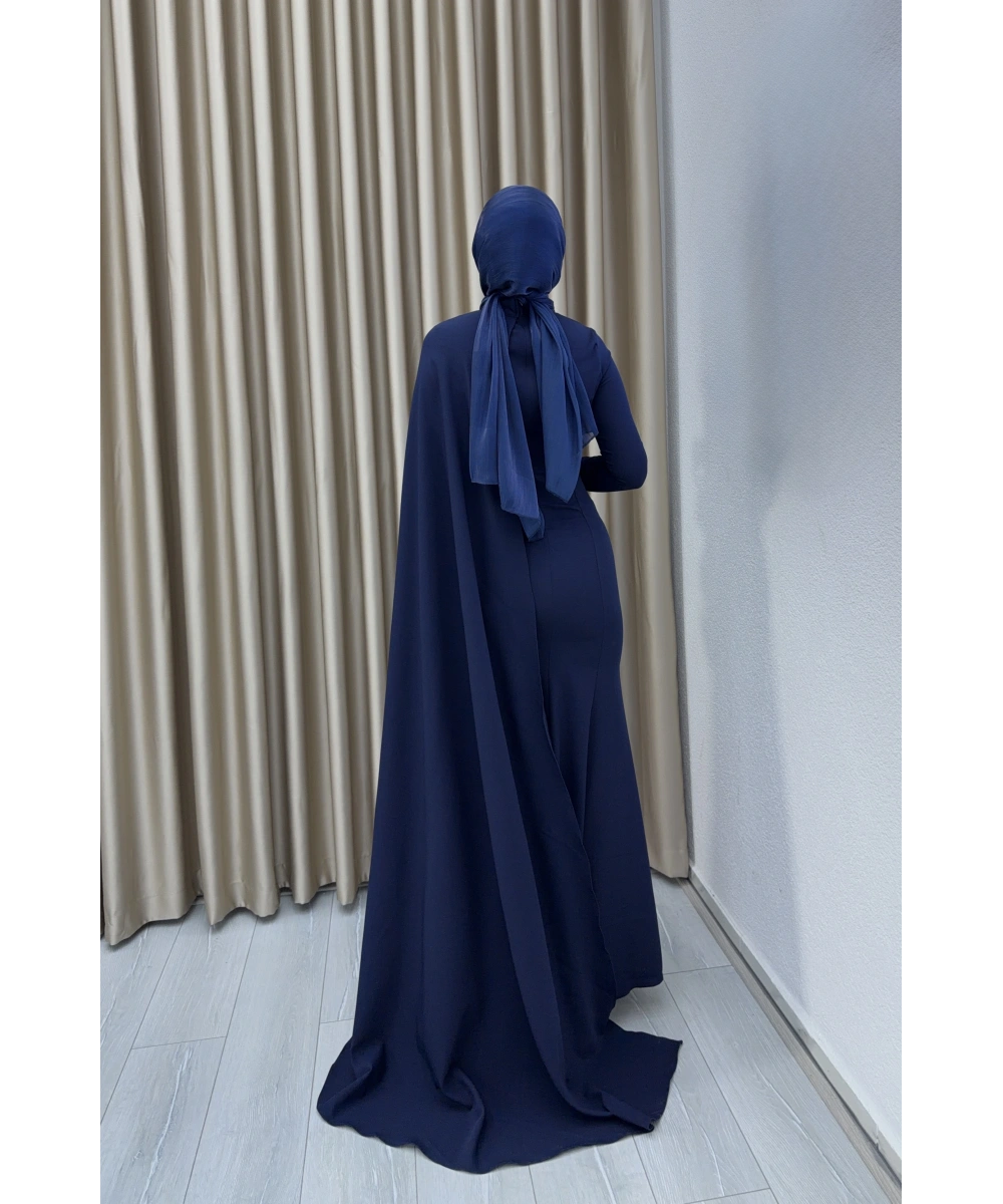 Zarif Drapeli Çiçek Detaylı Tesettür Abiye – Kuyruklu Modern Özel Gün Elbisesi