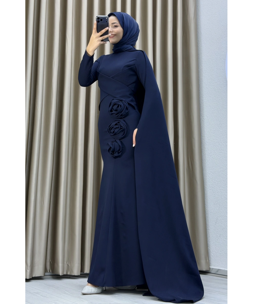 Zarif Drapeli Çiçek Detaylı Tesettür Abiye – Kuyruklu Modern Özel Gün Elbisesi