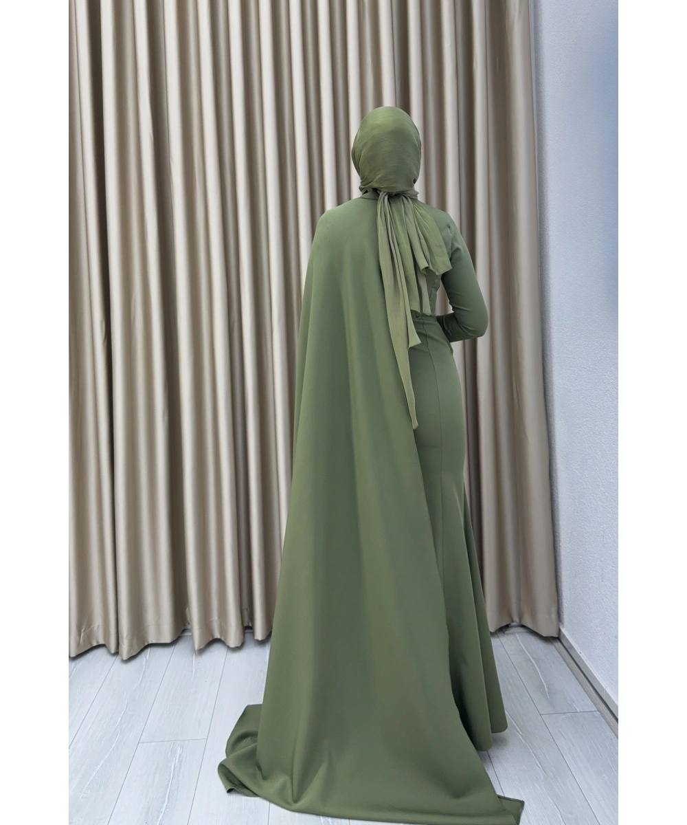 Zarif Drapeli Çiçek Detaylı Tesettür Abiye – Kuyruklu Modern Özel Gün Elbisesi