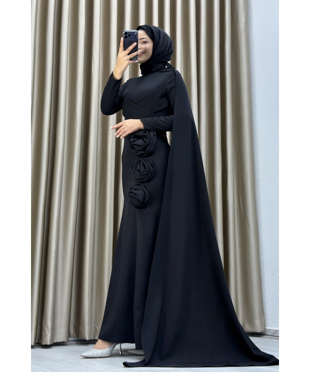 Zarif Drapeli Çiçek Detaylı Tesettür Abiye – Kuyruklu Modern Özel Gün Elbisesi