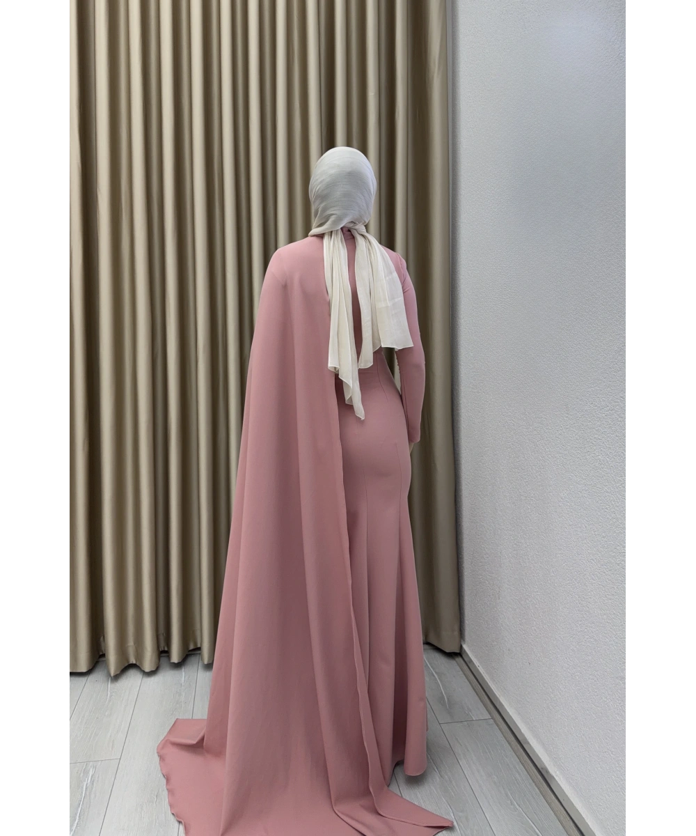 Zarif Drapeli Çiçek Detaylı Tesettür Abiye – Kuyruklu Modern Özel Gün Elbisesi