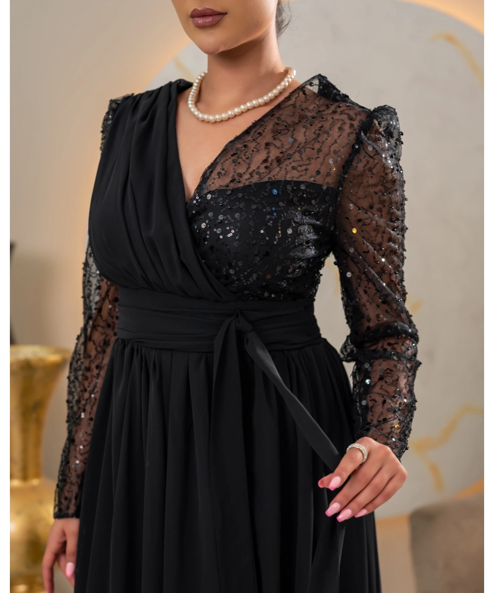 Zarif Sırt Dekolteli, Simli Detaylı ve Yırtmaçlı Uzun Elbise Abiye – Özel Davetler İçin Şık ve Modern Tasarım