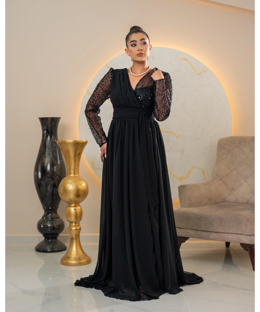 Zarif Sırt Dekolteli, Simli Detaylı ve Yırtmaçlı Uzun Elbise Abiye – Özel Davetler İçin Şık ve Modern Tasarım