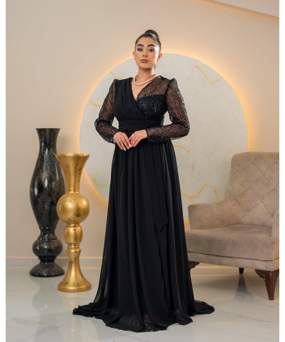 Zarif Sırt Dekolteli, Simli Detaylı ve Yırtmaçlı Uzun Elbise Abiye – Özel Davetler İçin Şık ve Modern Tasarım