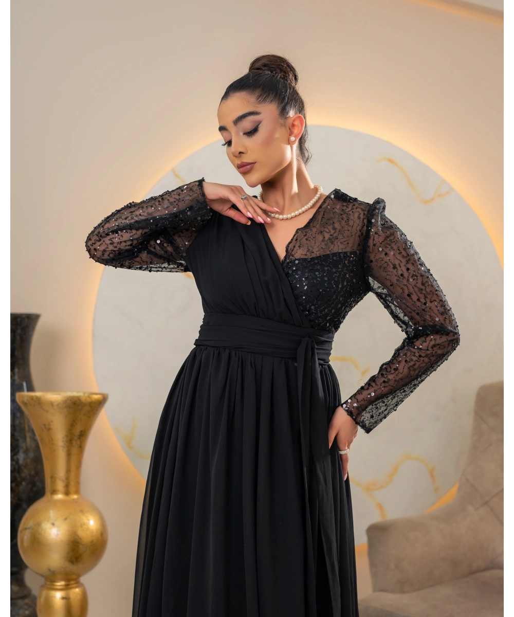 Zarif Sırt Dekolteli, Simli Detaylı ve Yırtmaçlı Uzun Elbise Abiye – Özel Davetler İçin Şık ve Modern Tasarım