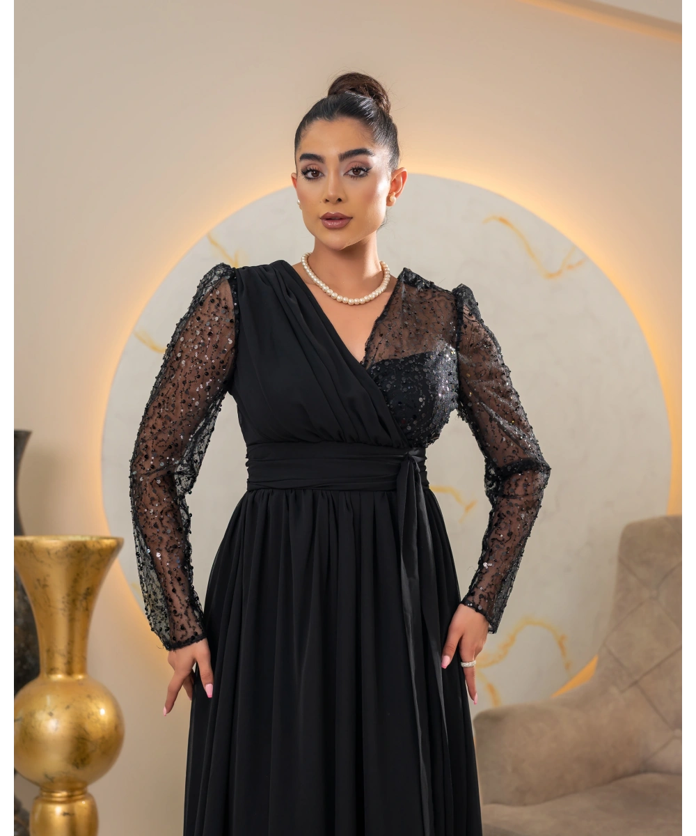 Zarif Sırt Dekolteli, Simli Detaylı ve Yırtmaçlı Uzun Elbise Abiye – Özel Davetler İçin Şık ve Modern Tasarım