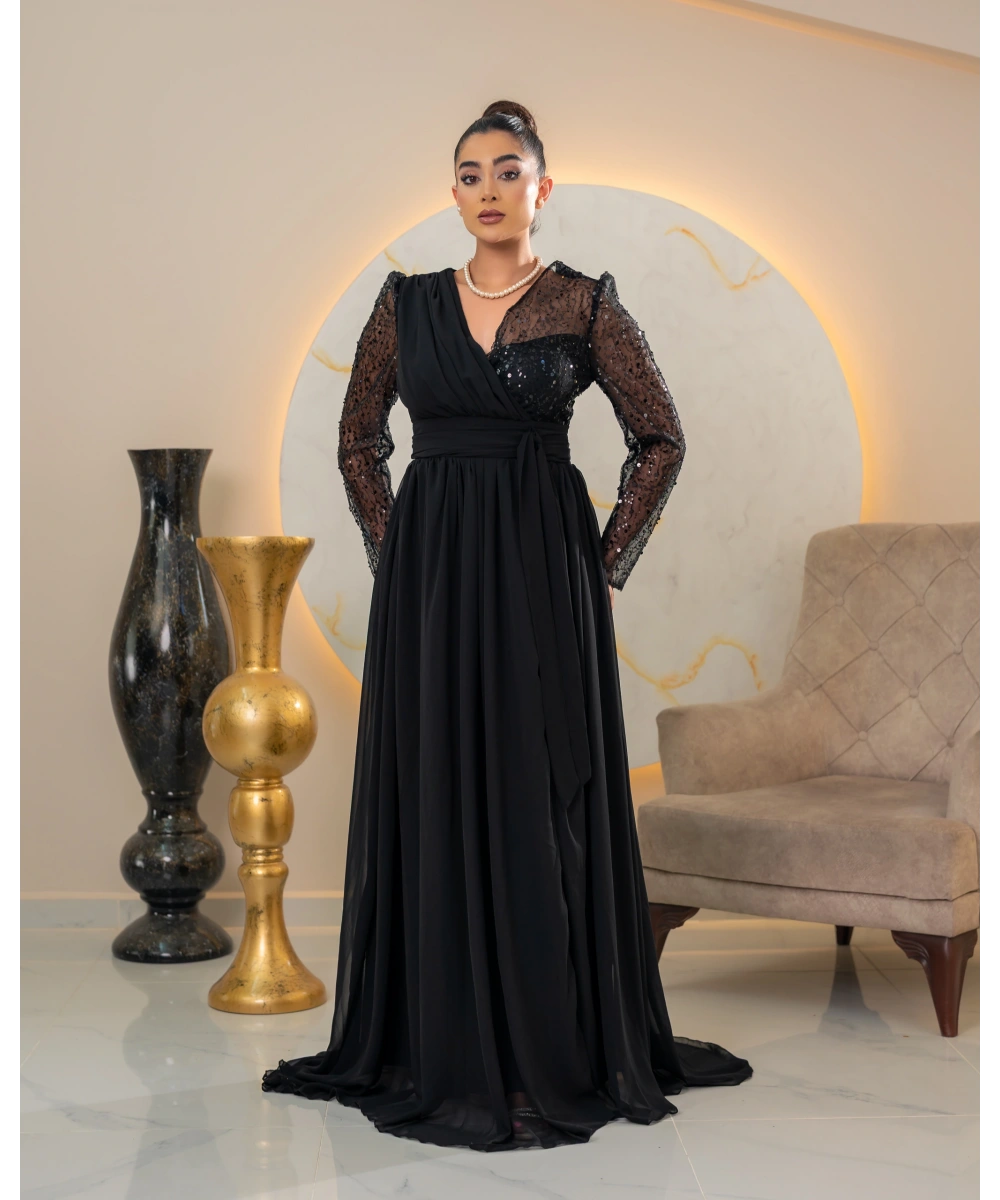 Zarif Sırt Dekolteli, Simli Detaylı ve Yırtmaçlı Uzun Elbise Abiye – Özel Davetler İçin Şık ve Modern Tasarım