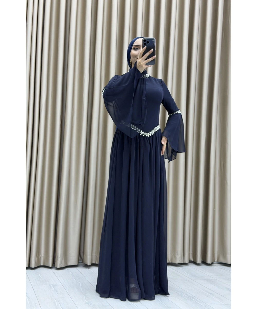 Zarif Taş İşlemeli, Şifon Detaylı, Bel Vurgulu, Volan Kollu, Özel Gün ve Davetlere Uygun Tesettür Abiye Elbise