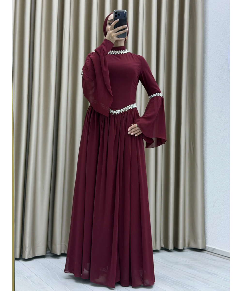 Zarif Taş İşlemeli, Şifon Detaylı, Bel Vurgulu, Volan Kollu, Özel Gün ve Davetlere Uygun Tesettür Abiye Elbise