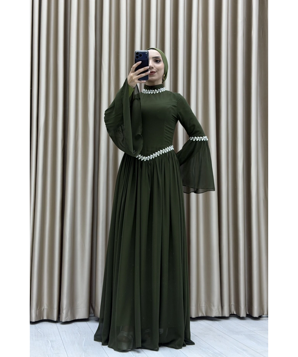 Zarif Taş İşlemeli, Şifon Detaylı, Bel Vurgulu, Volan Kollu, Özel Gün ve Davetlere Uygun Tesettür Abiye Elbise