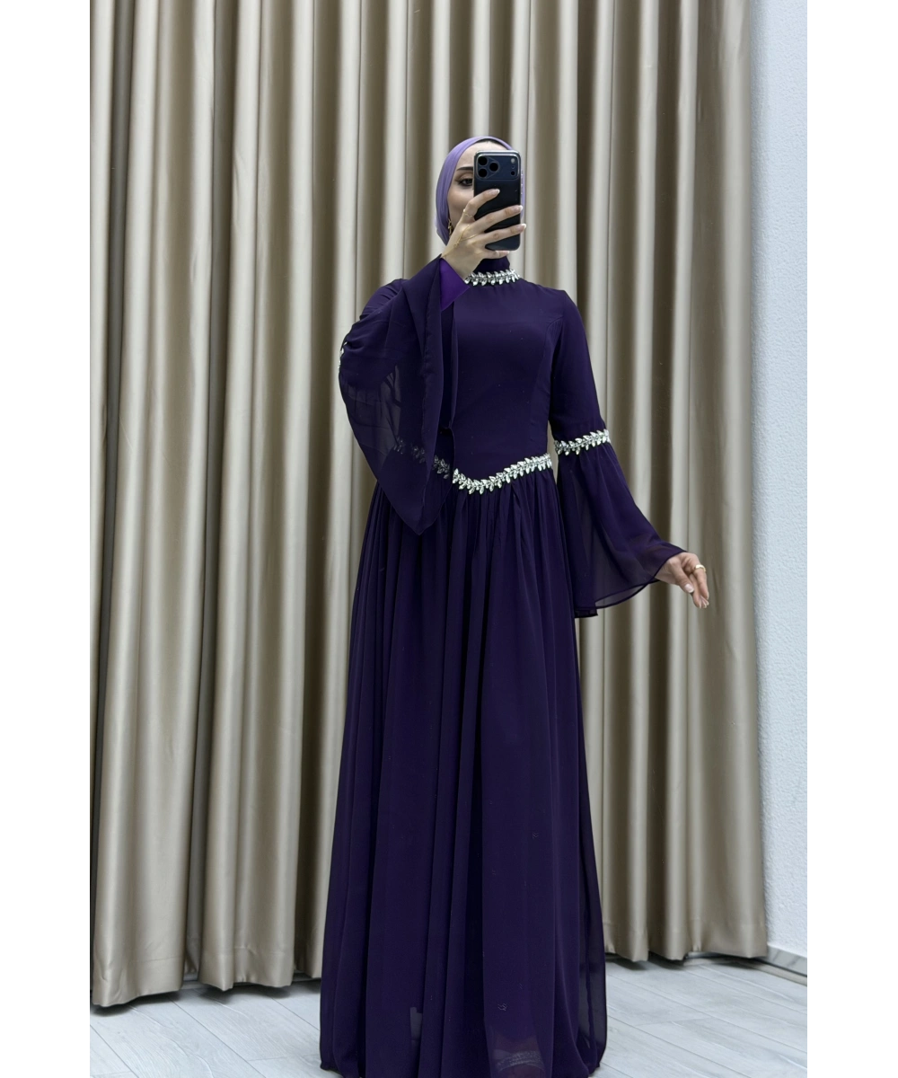 Zarif Taş İşlemeli, Şifon Detaylı, Bel Vurgulu, Volan Kollu, Özel Gün ve Davetlere Uygun Tesettür Abiye Elbise