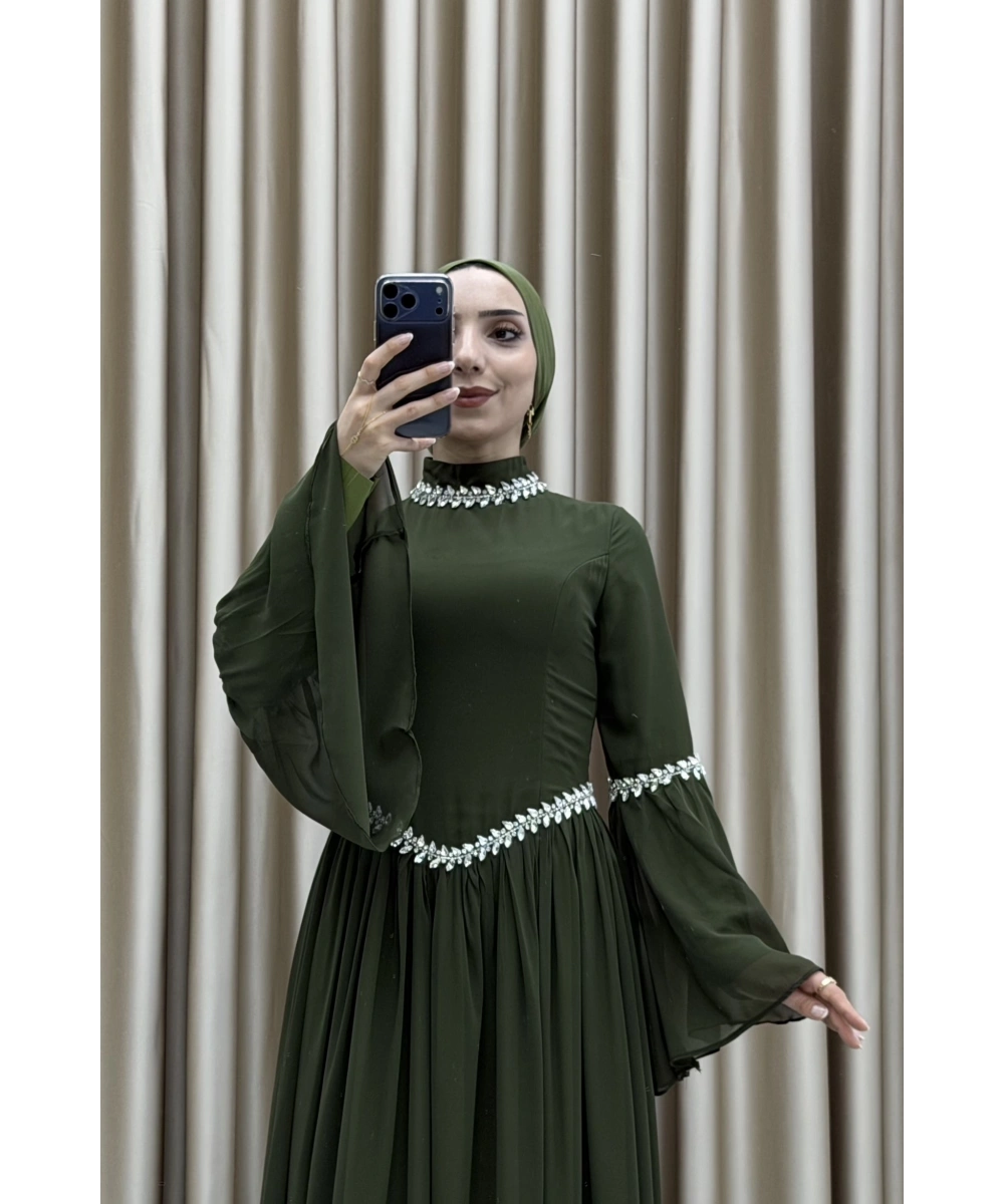 Zarif Taş İşlemeli, Şifon Detaylı, Bel Vurgulu, Volan Kollu, Özel Gün ve Davetlere Uygun Tesettür Abiye Elbise