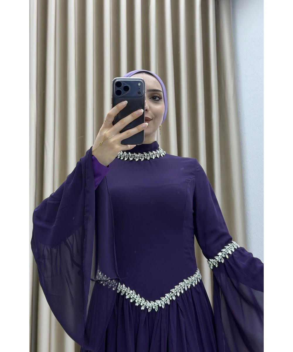 Zarif Taş İşlemeli, Şifon Detaylı, Bel Vurgulu, Volan Kollu, Özel Gün ve Davetlere Uygun Tesettür Abiye Elbise