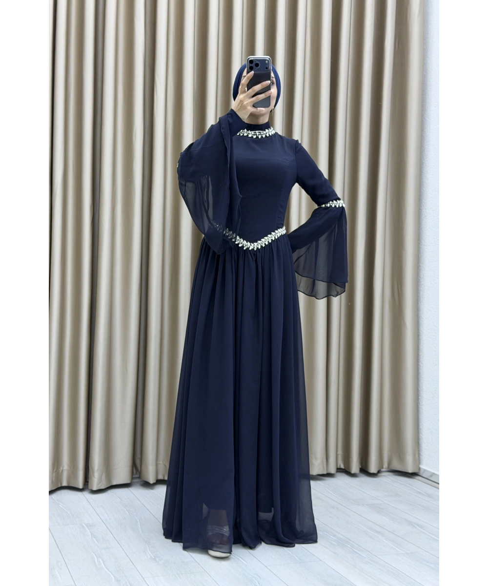 Zarif Taş İşlemeli, Şifon Detaylı, Bel Vurgulu, Volan Kollu, Özel Gün ve Davetlere Uygun Tesettür Abiye Elbise