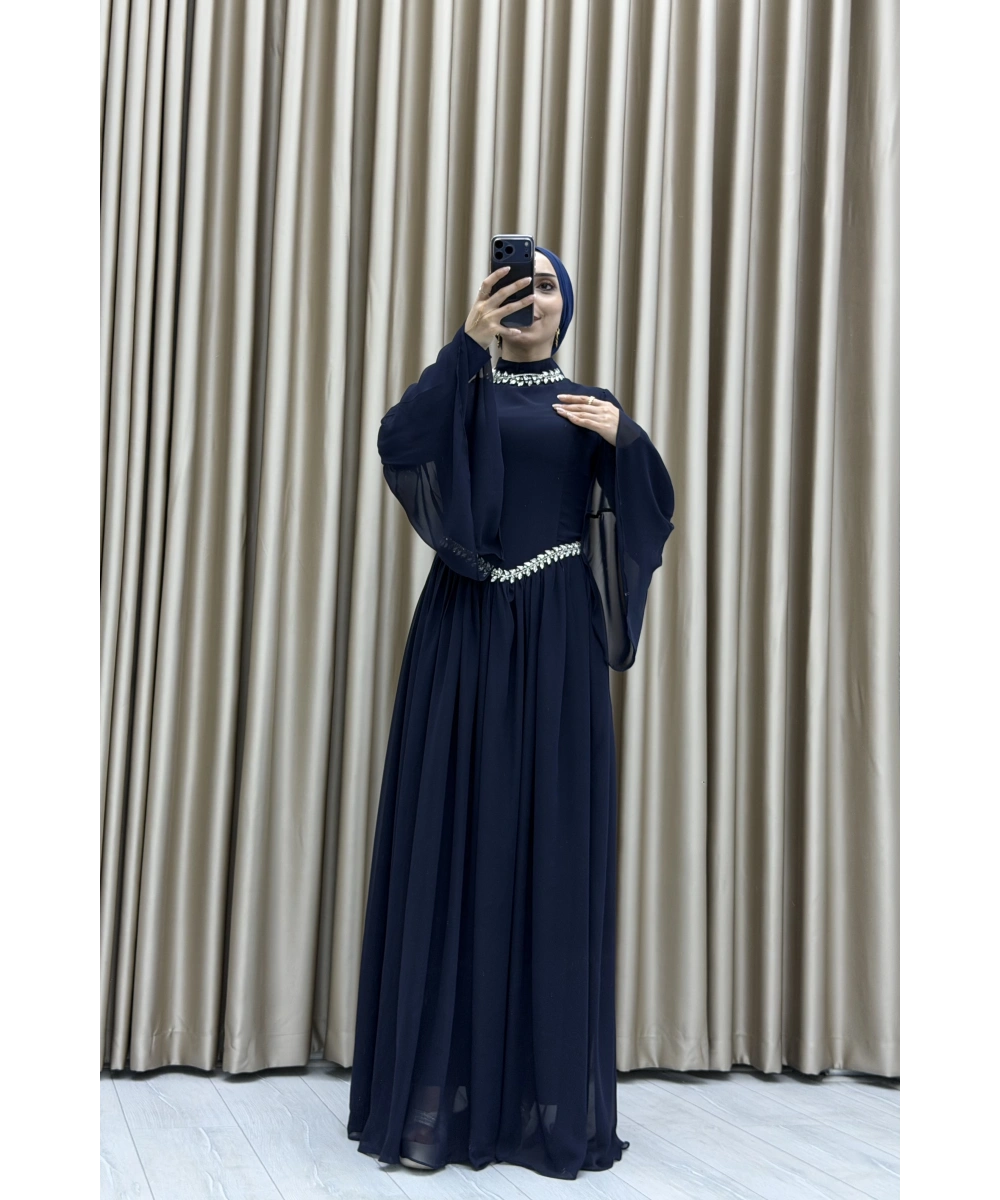 Zarif Taş İşlemeli, Şifon Detaylı, Bel Vurgulu, Volan Kollu, Özel Gün ve Davetlere Uygun Tesettür Abiye Elbise